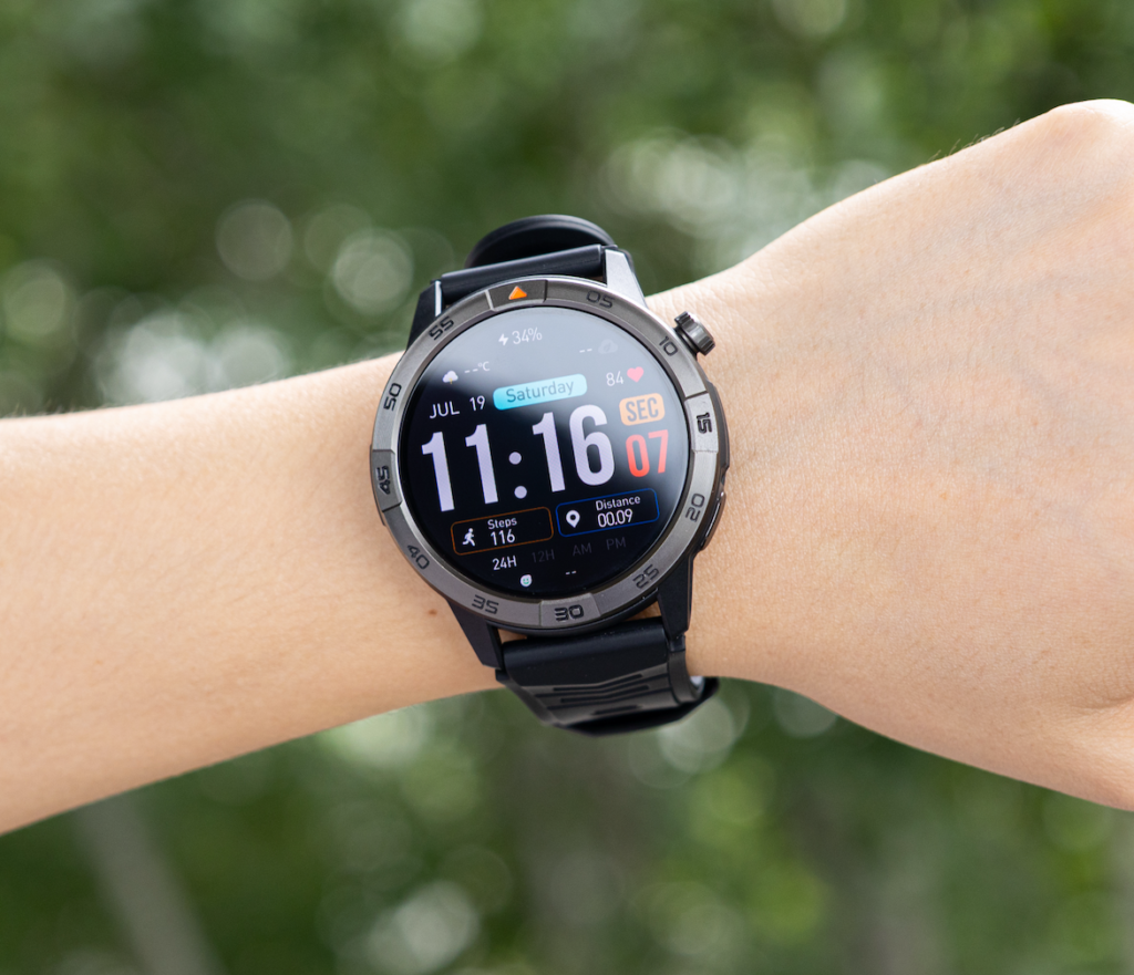 Long-battery smartwatch worn outdoors for work and everyday use
